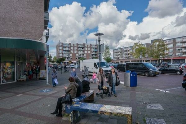 Het winkelcentrum Betje Wolfplein in de Kersenboogerd