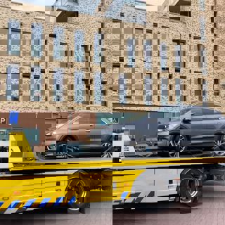 Auto op een oplegger