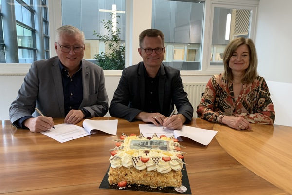ToekomstGroep en Intermaris tekenen de aanneemovereenkomst Blok14