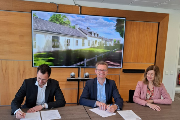 Intermaris en Wit Wognum ondertekenen contract Truydemanhof