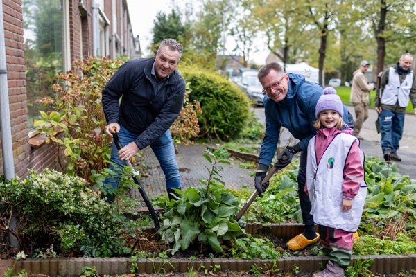 Coen Lageveen en Cees Tip doen mee aan actie Struikroven