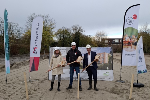 Iphigenia Westphal, Menso Oosting en Pascal Verkroost slaan symbolisch eerste paal in de grond