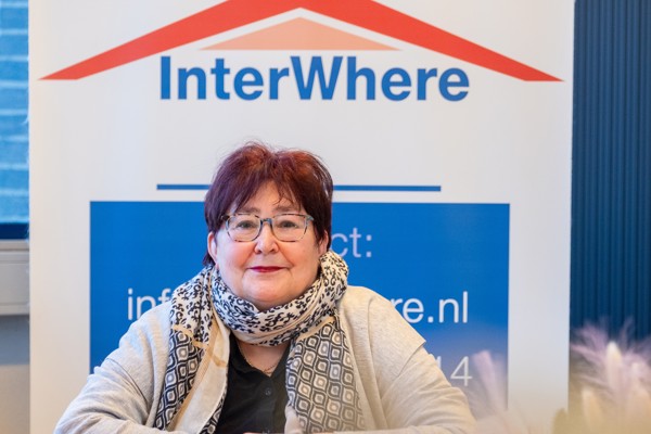 Voorzitter huurdersvereniging zit aan tafel